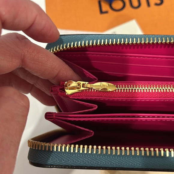 ‼️SOLD‼️💯% Authentic Louis Vuitton zippy wallet - Picture 11 of 16